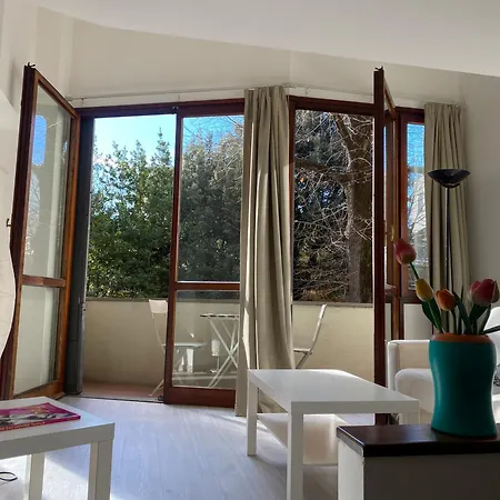 Cozy With Access To Garden דירה *