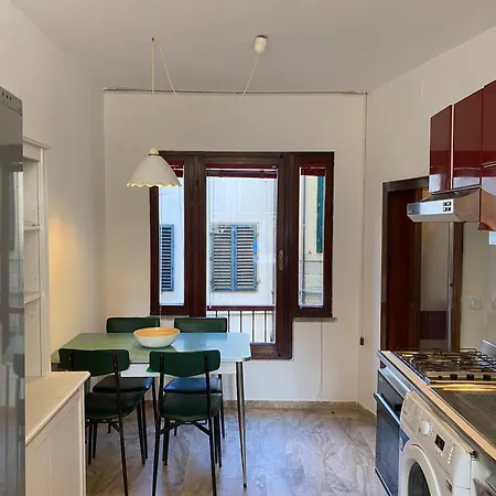 Cozy With Access To Garden דירה פירנצה