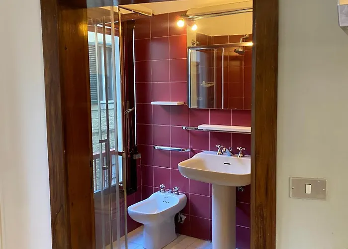 Relaxing Garden Near Historic Lägenhet Florens