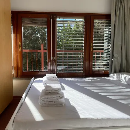 Apartment Cozy With Access To Garden