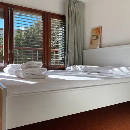 Apartment Cozy With Access To Garden *
