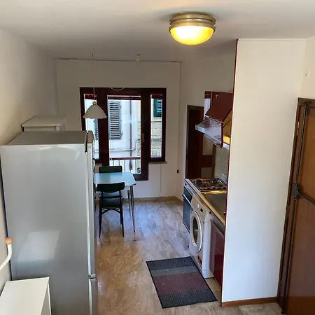 Cozy With Access To Garden Apartment *