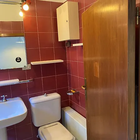 Cozy With Access To Garden